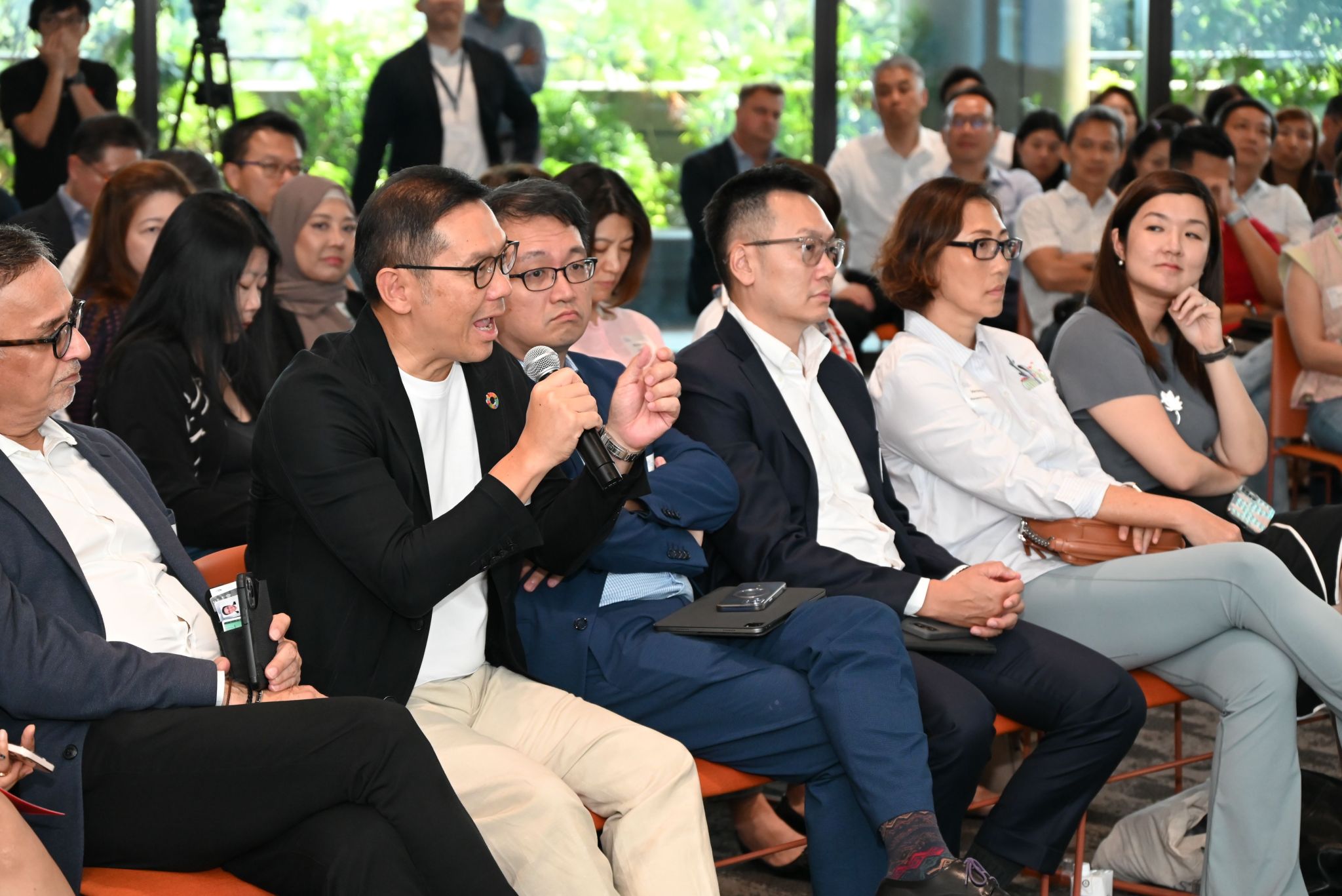 HCLI Exclusive Simon Sinek on Why Leadership Matters Leadership