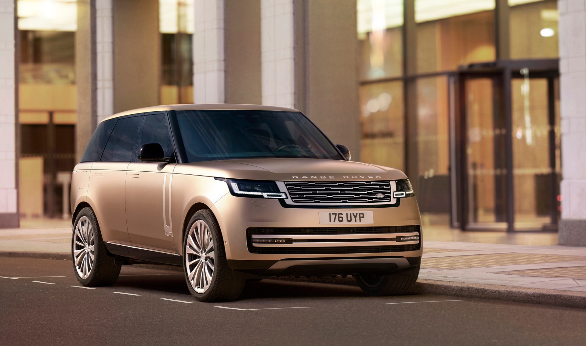 Range Rover, arriva la quinta generazione. Dal 2024 sarà anche elettrica