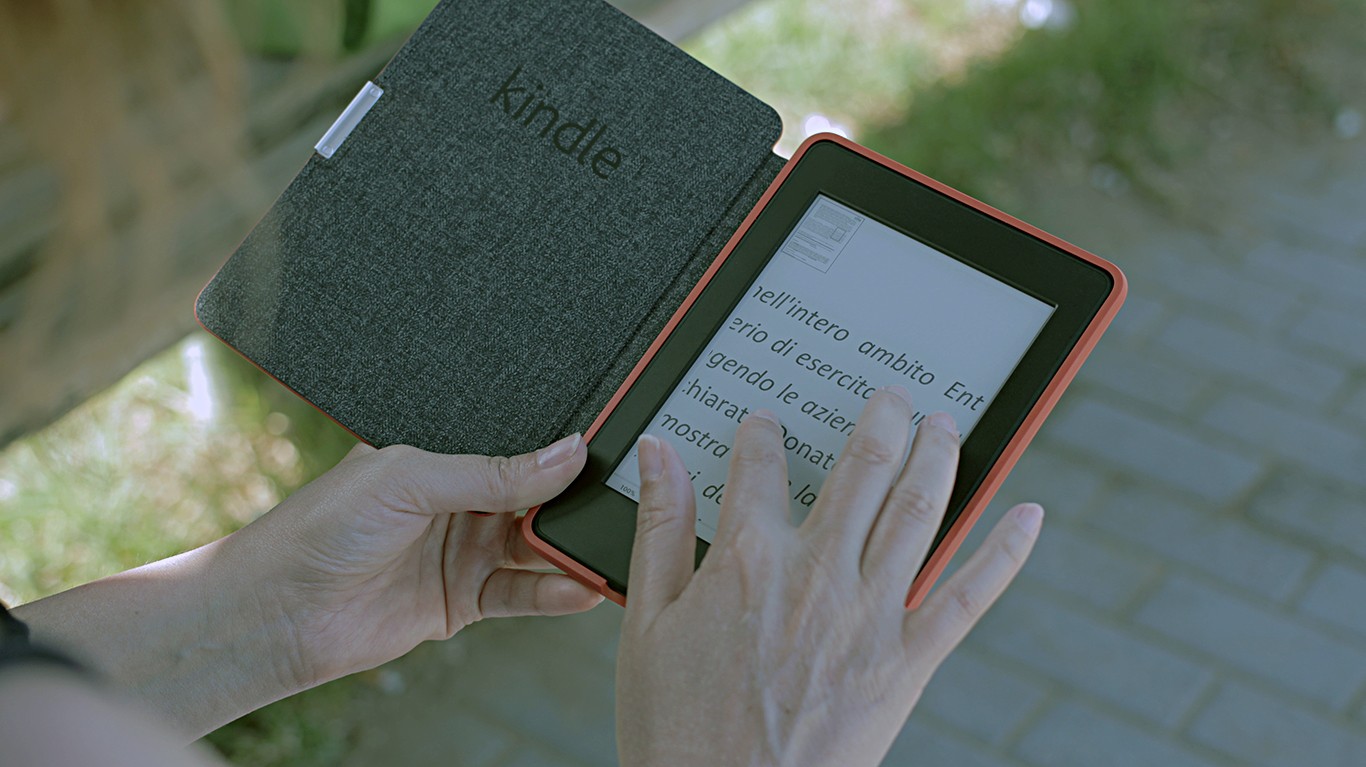 Kindle Paperwhite 2015 in offerta. È l'ebook reader da 300ppi più economico