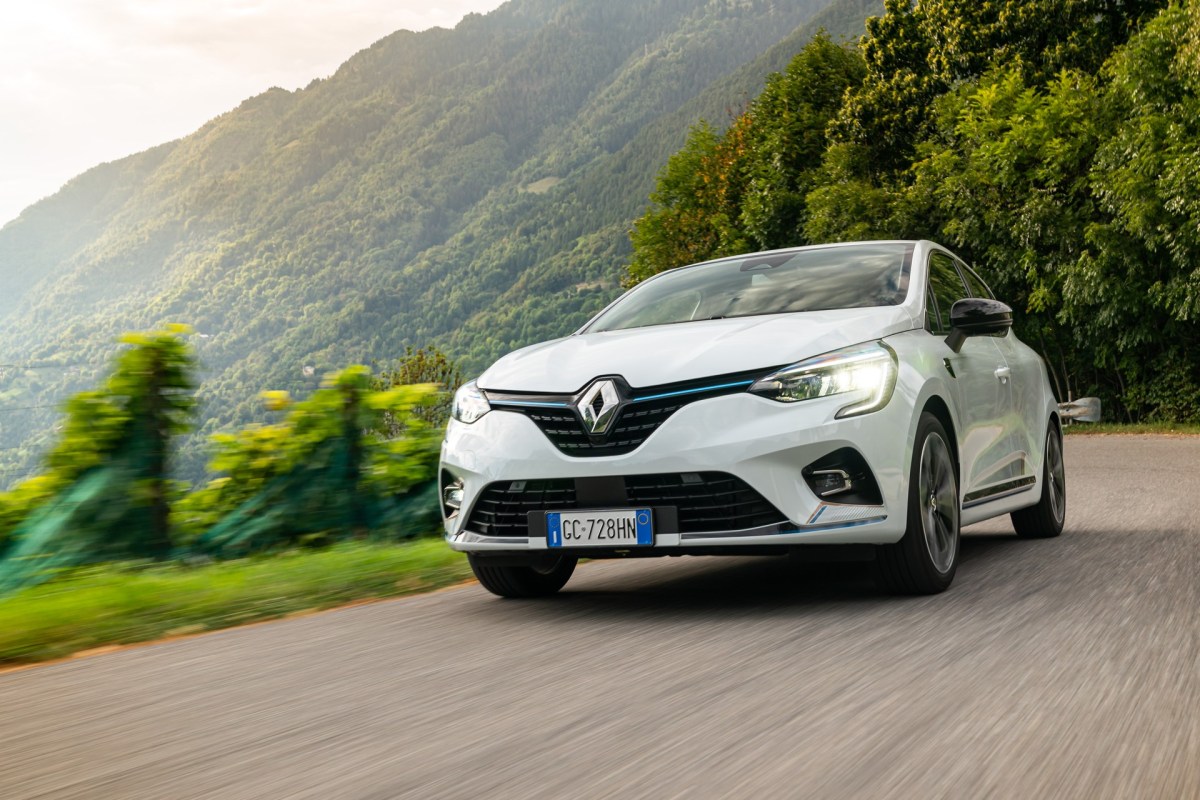 Renault Clio ETech Hybrid prova consumi reali in città e in