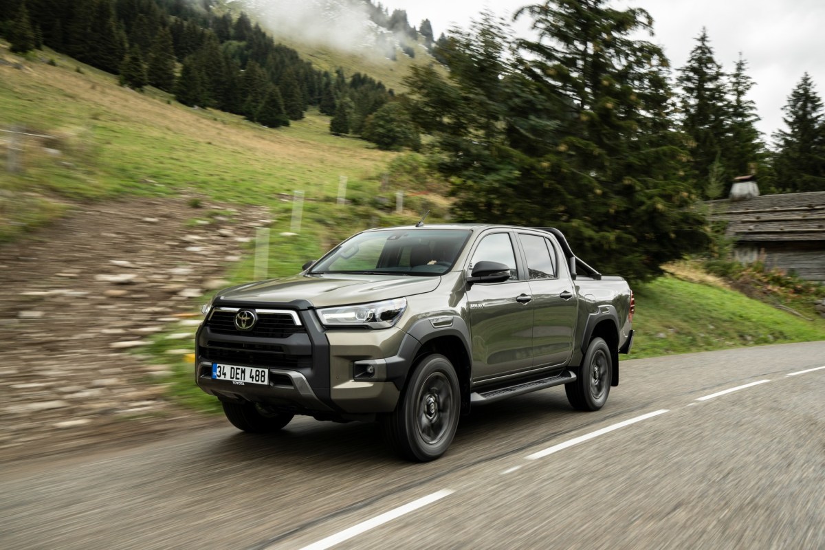 Toyota Hilux, il restyling del pickup arriva in Italia