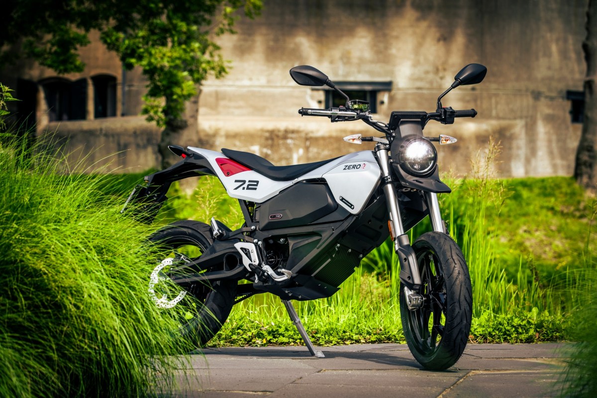Zero FXE la nuova moto elettrica di Zero Motorcycles, 160 km di