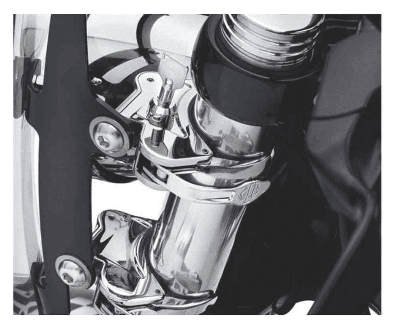 41mm Locking QuickRelease Windshield Clamp, Chrome HarleyDavidson