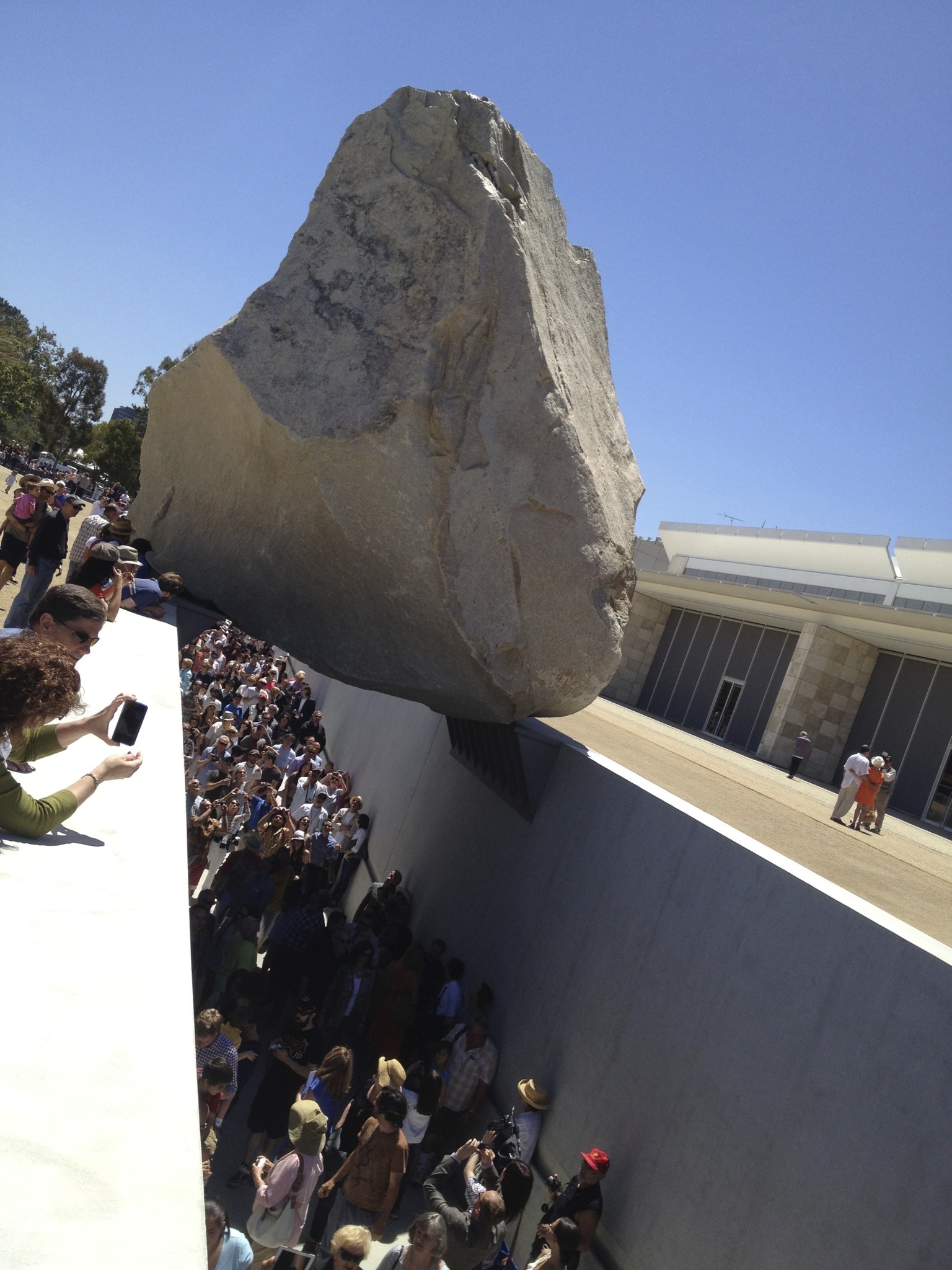 Michael Heizer’s "Levitated Mass" Sculpture LACMA HD Geosolutions