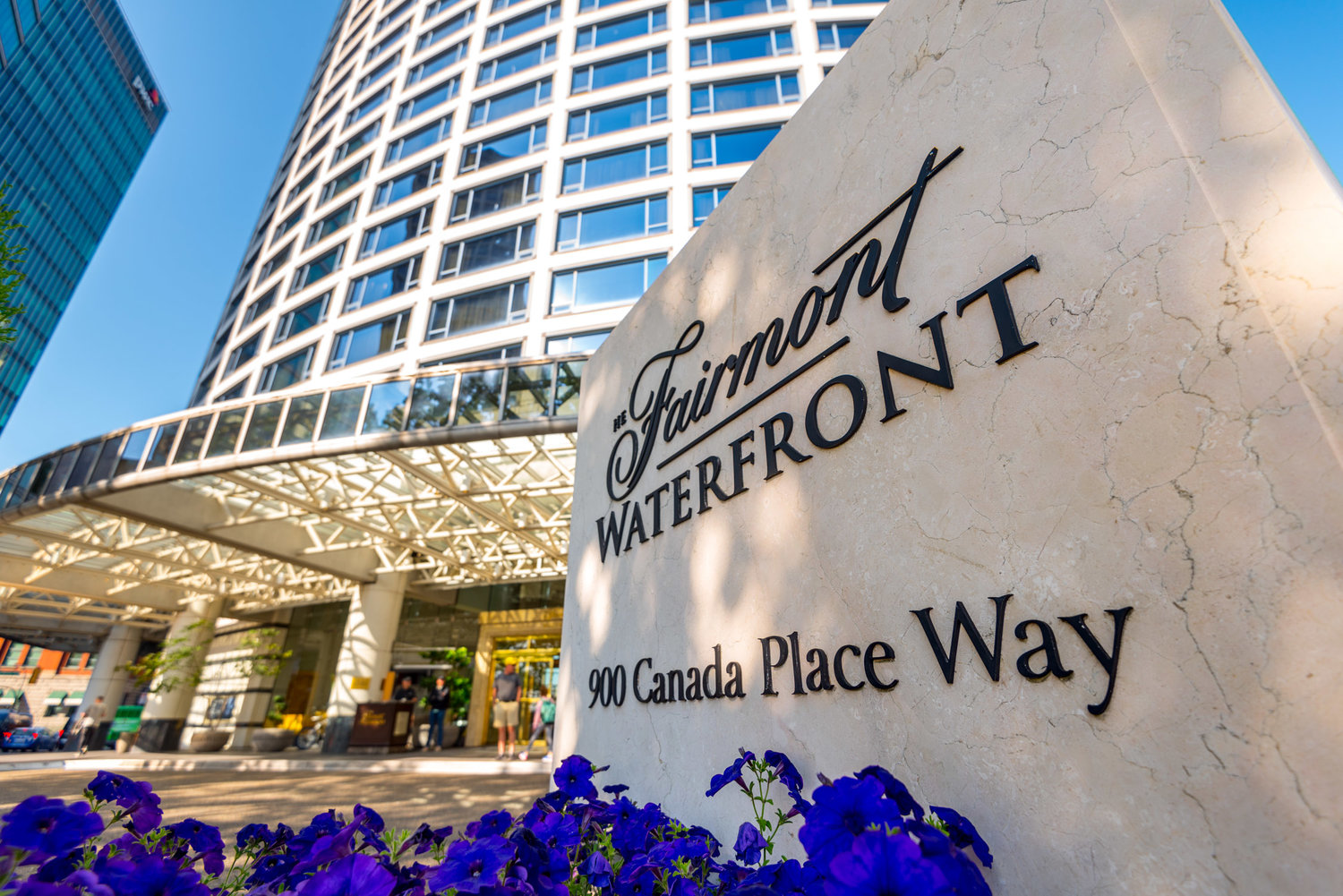 Fairmont Waterfront Hotel is hiring room attendant for great job