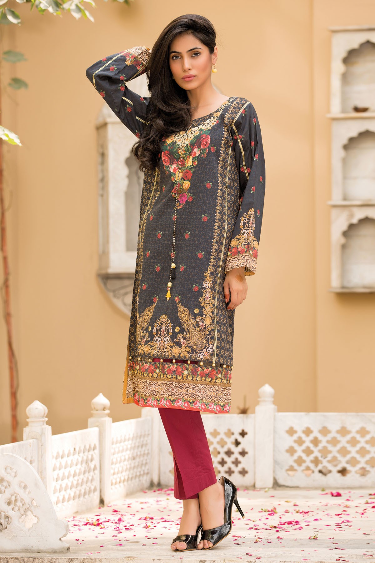 Which Brand Sale on Lawn Summer Collection 2018 in Lahore Karachi Pakistan