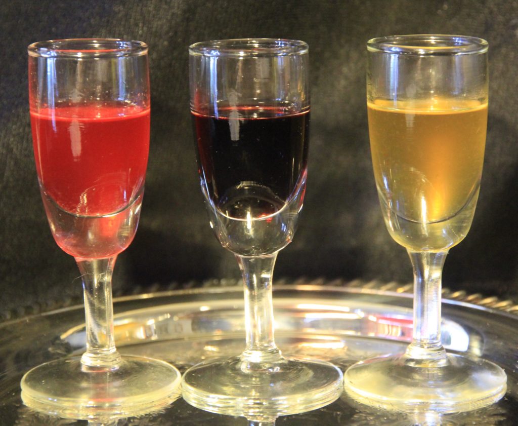 Liqueurs Head 'Em Straight