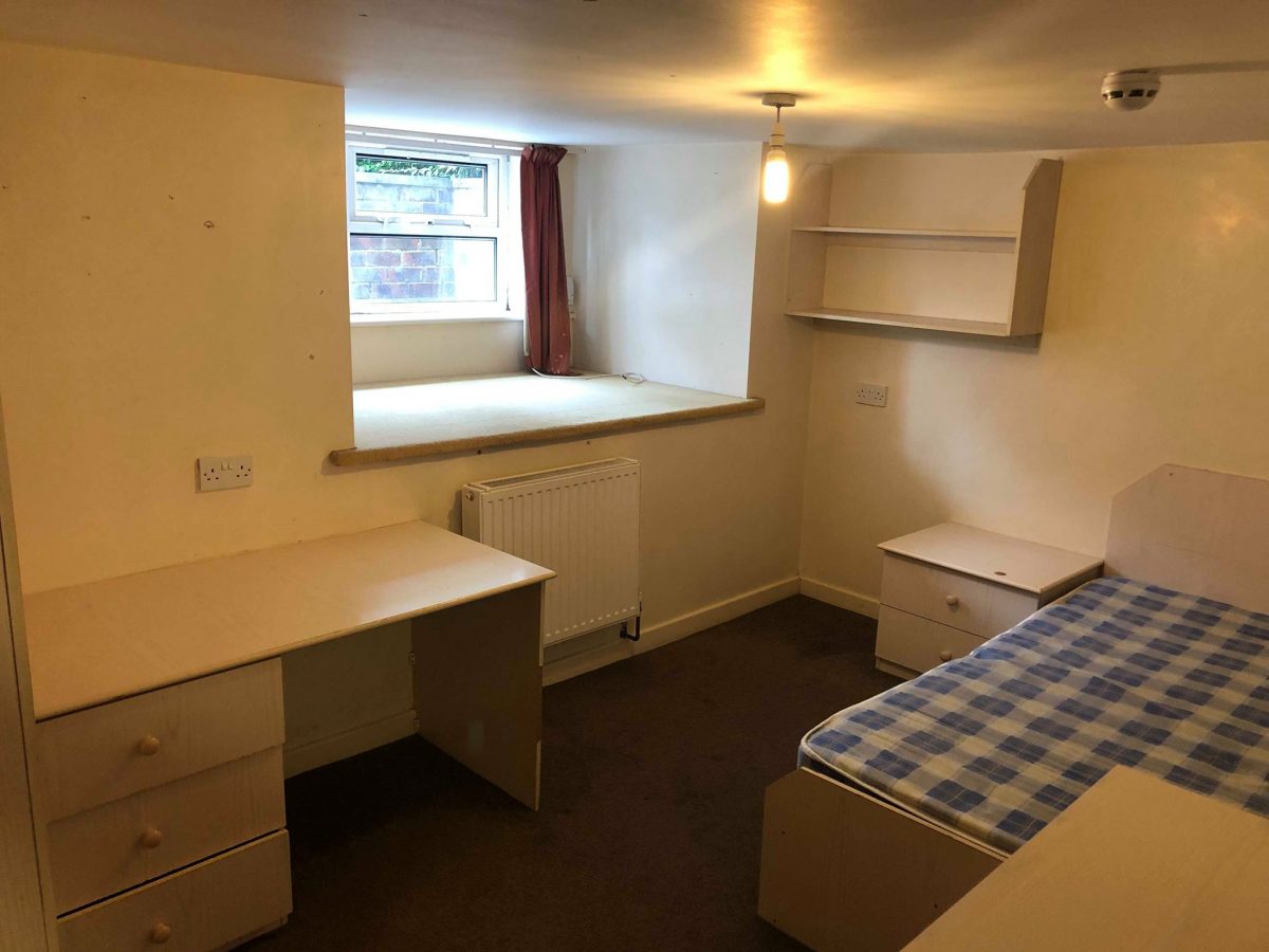 124b Ash Road Student property in Leeds from Headingley Property Services