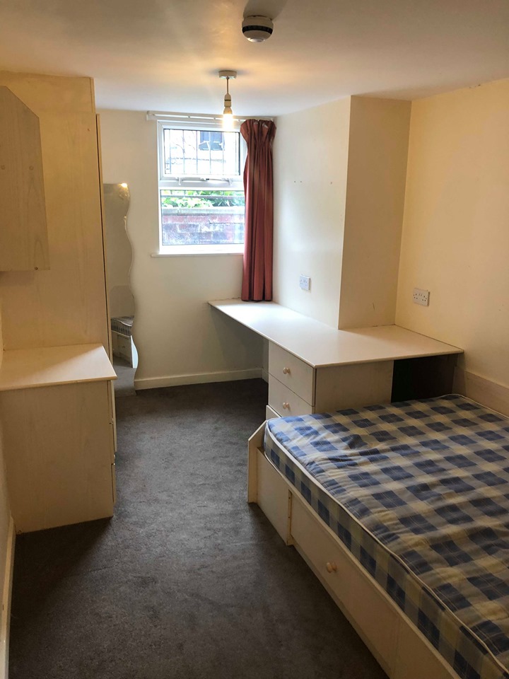 124b Ash Road Student property in Leeds from Headingley Property Services