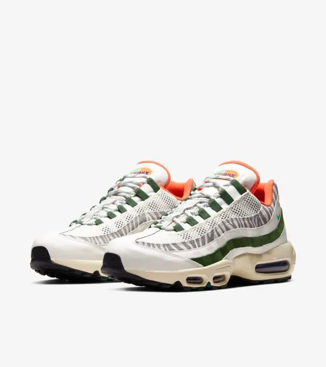 特徴的な波打つアッパーを「NIKE AIR MAX 95 ERA」アニマルプリントで Represent