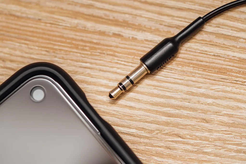 How To Get a Broken Headphone Jack Out of a Laptop?