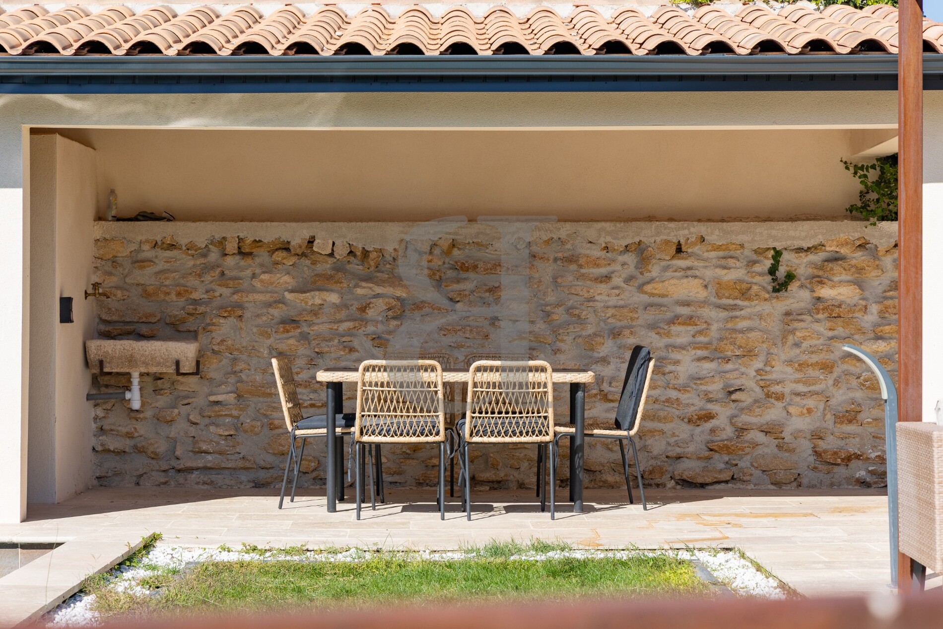Modern Country House Near Carpentras Healey Fox