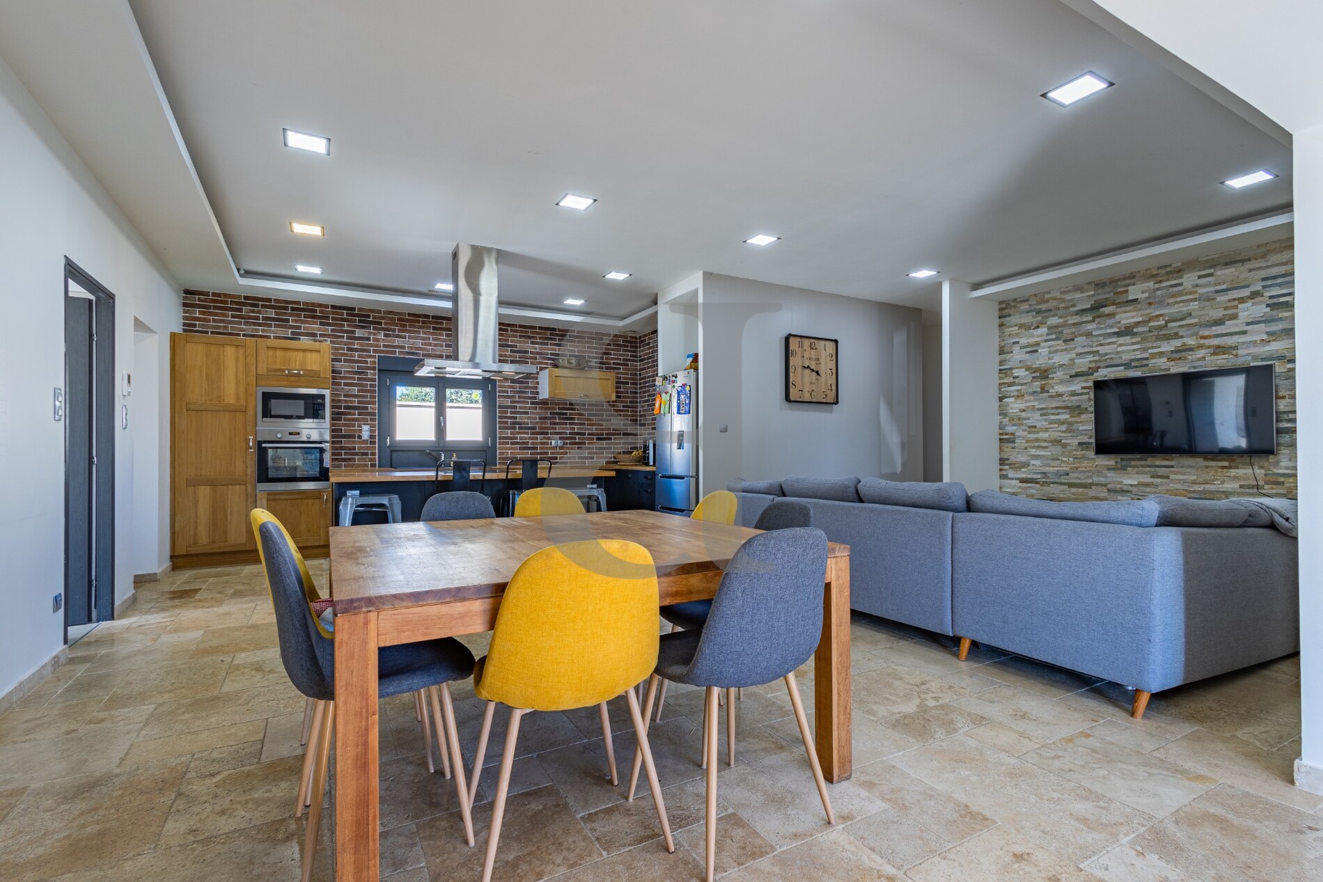 Modern Country House Near Carpentras Healey Fox