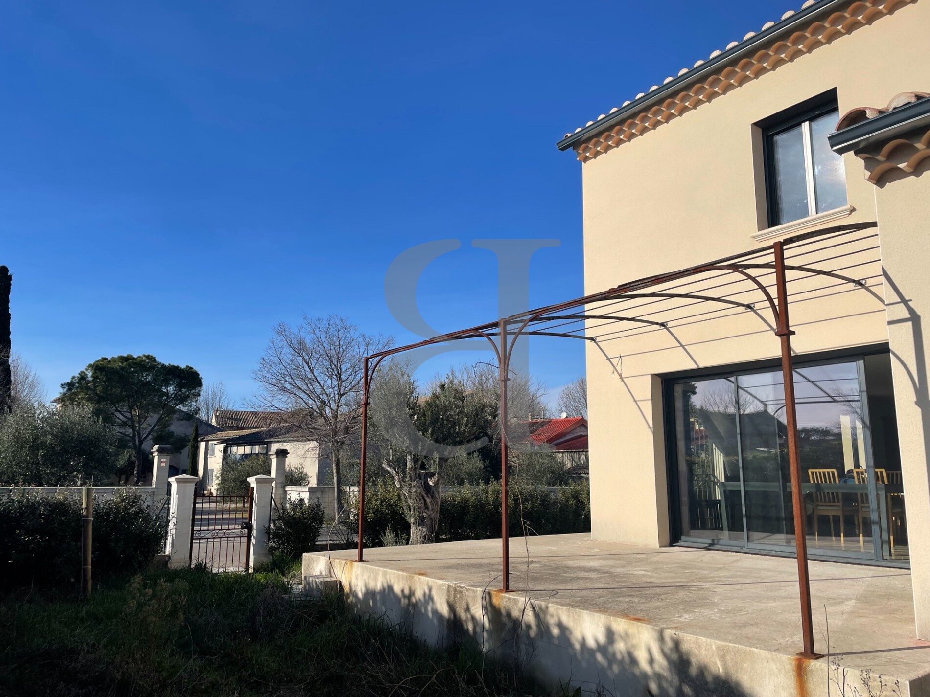 Modern villa set in the heart of the charming village of Sainte Cécile les Vignes Healey Fox