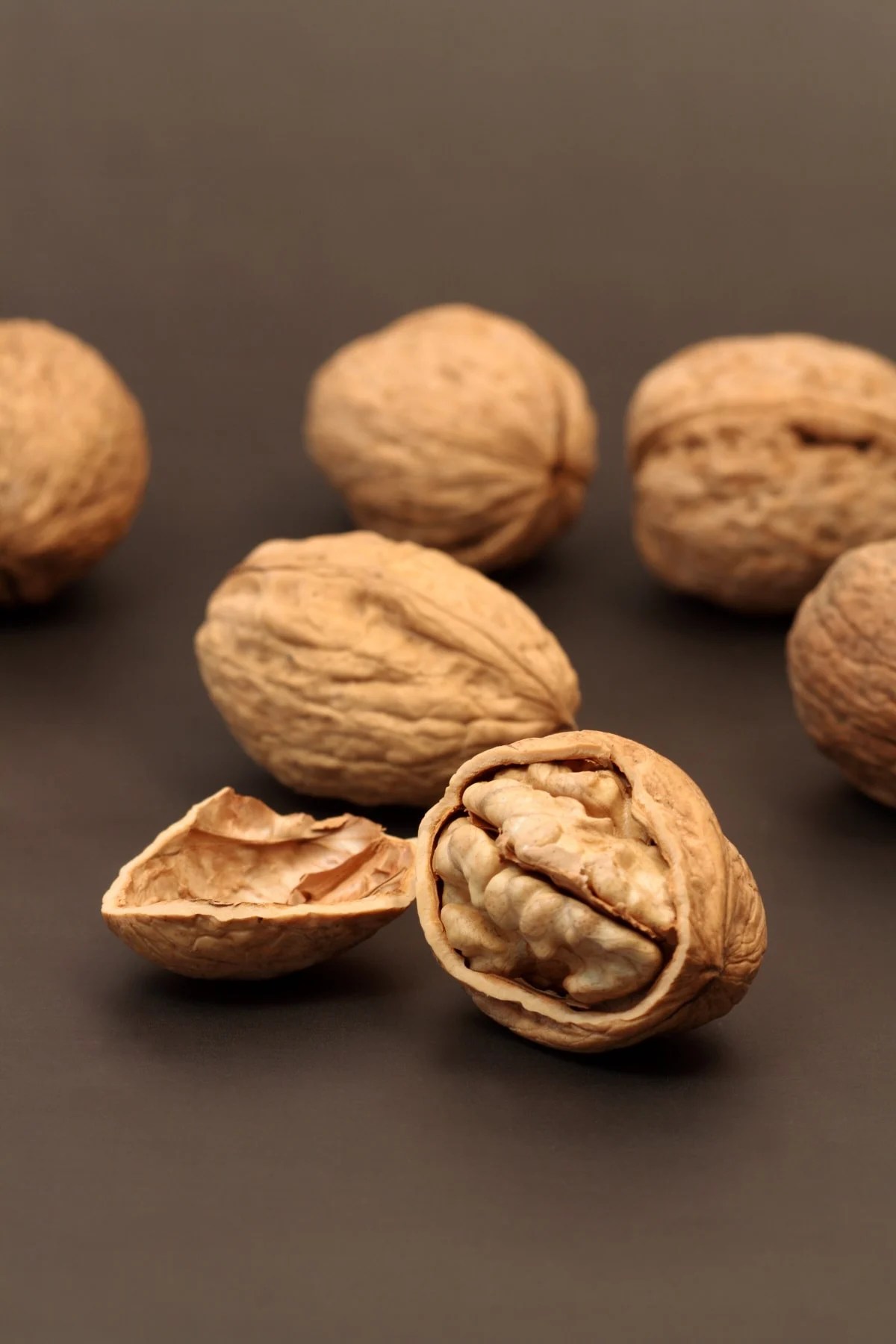 Aggregate more than 81 walnut benefits for hair latest in.eteachers