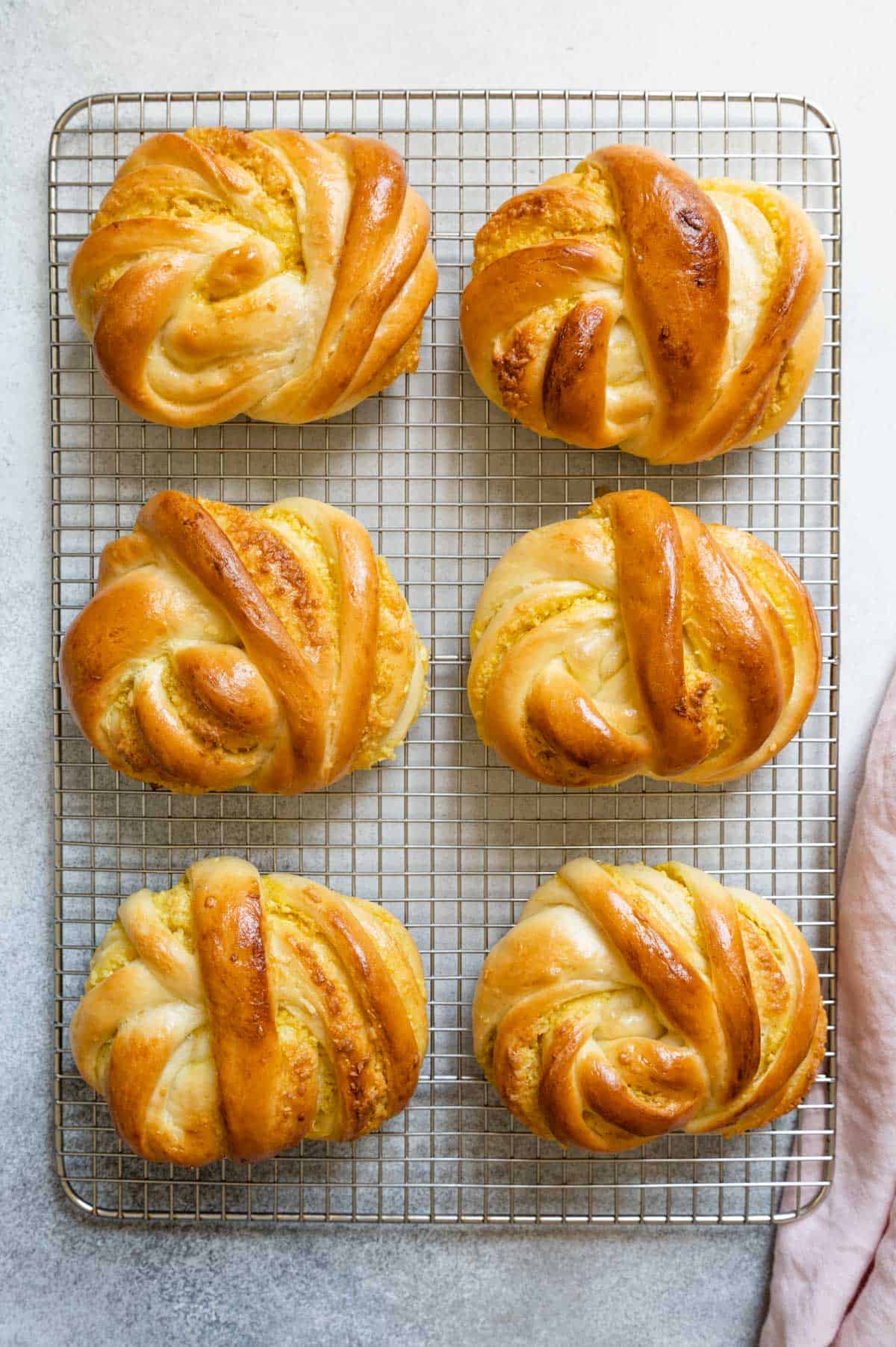 Coconut Buns (椰絲包) Catenus