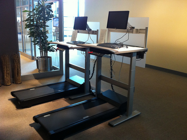 4 Amazing Benefits of Using an Under Desk Treadmill