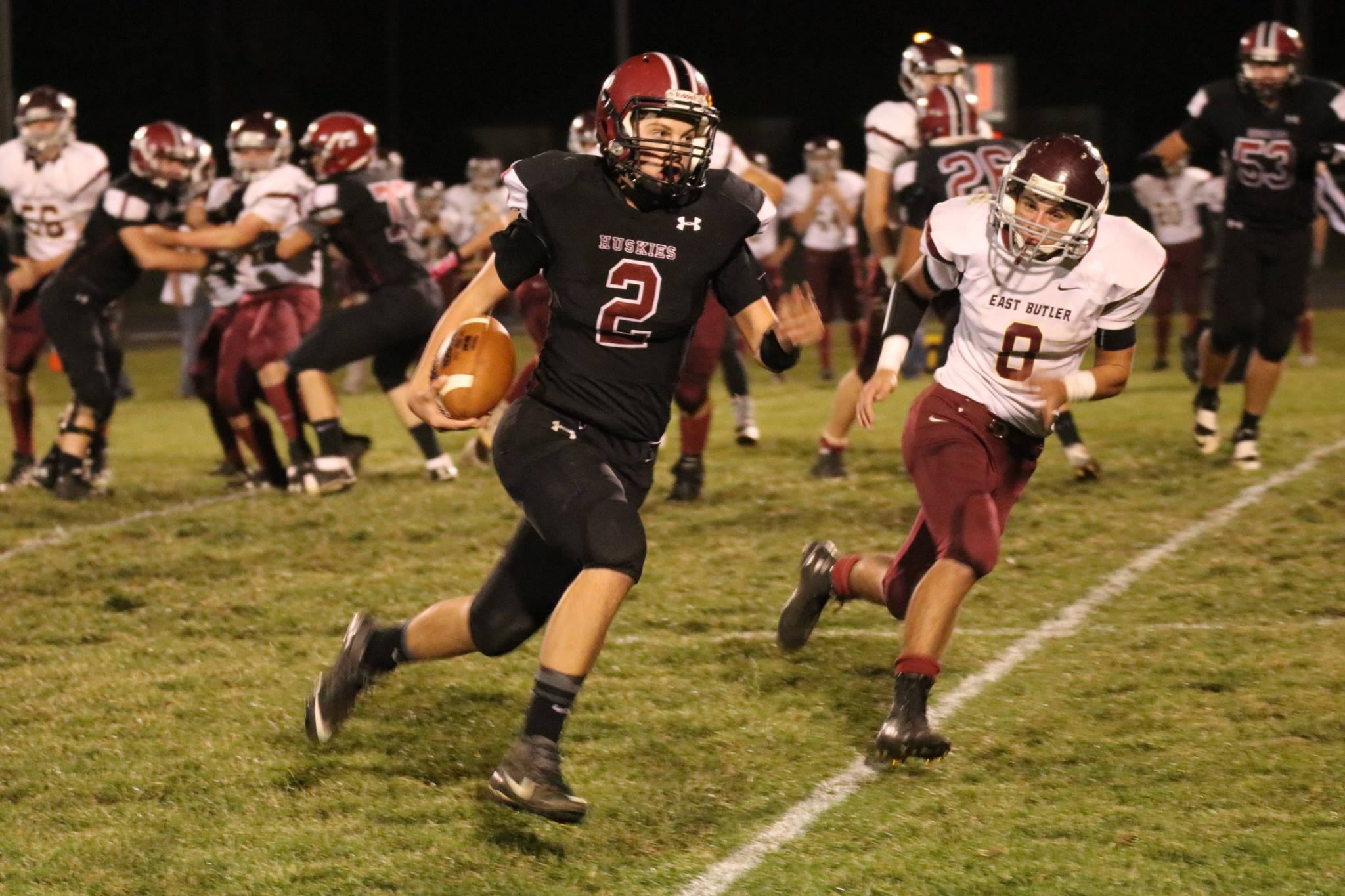 Football Huskies Won Over East Butler in Second Round of Playoffs