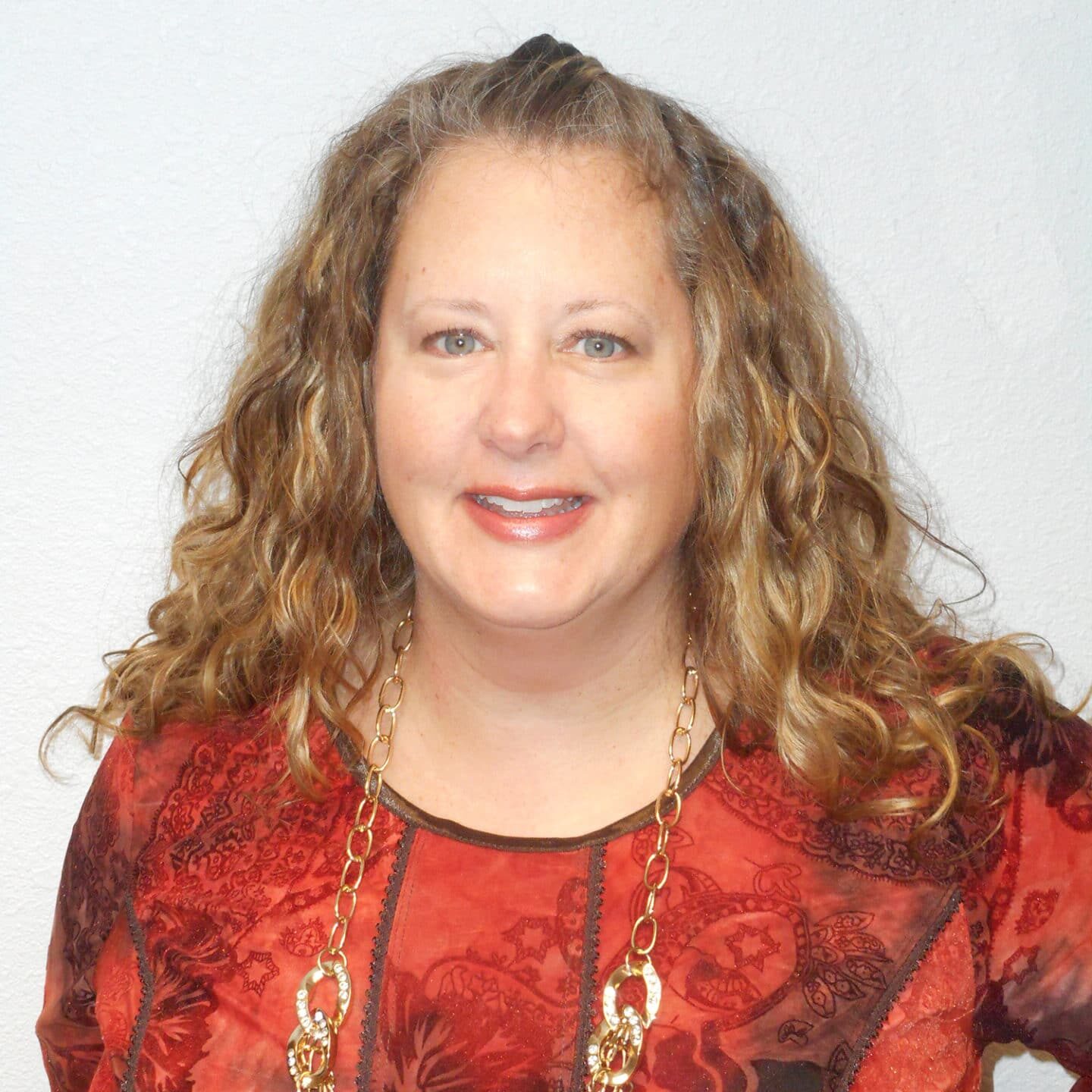 Sarah Leslie [Profiles] • Instagram, Twitter, TikTok Foller