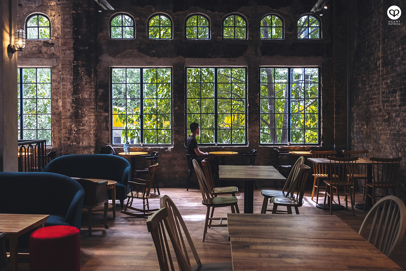 Heartpatrick Spaces/ Urban Exploring Light Capture Café by Hon Jalan