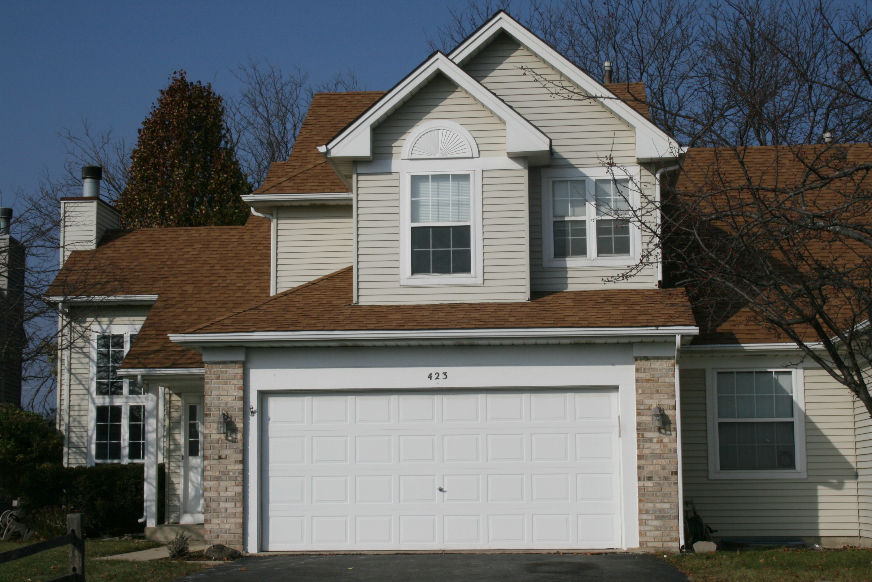 Price Improvement! 2 Story 2 Bedroom w/Loft & Full Basement Lakeview