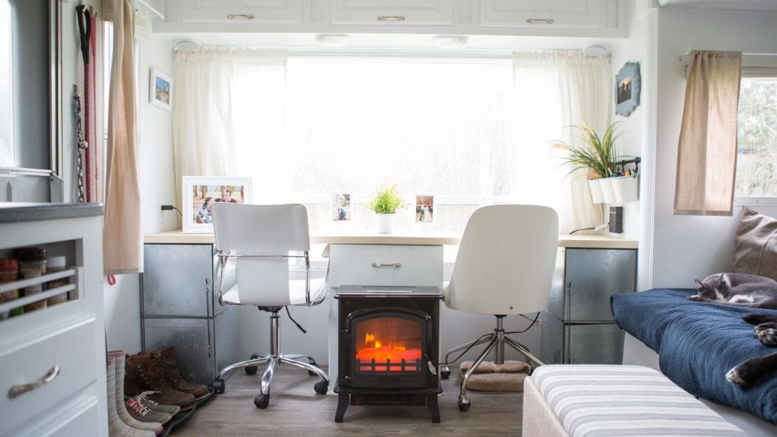 25 Mobile Office SetUps to Inspire You to RV FullTime Heath & Alyssa