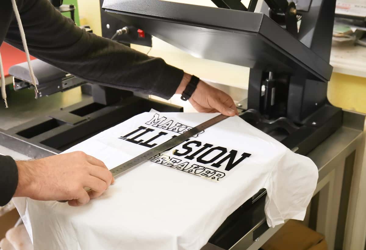 Heat Press vs. Screen Printing Heatronics Guide