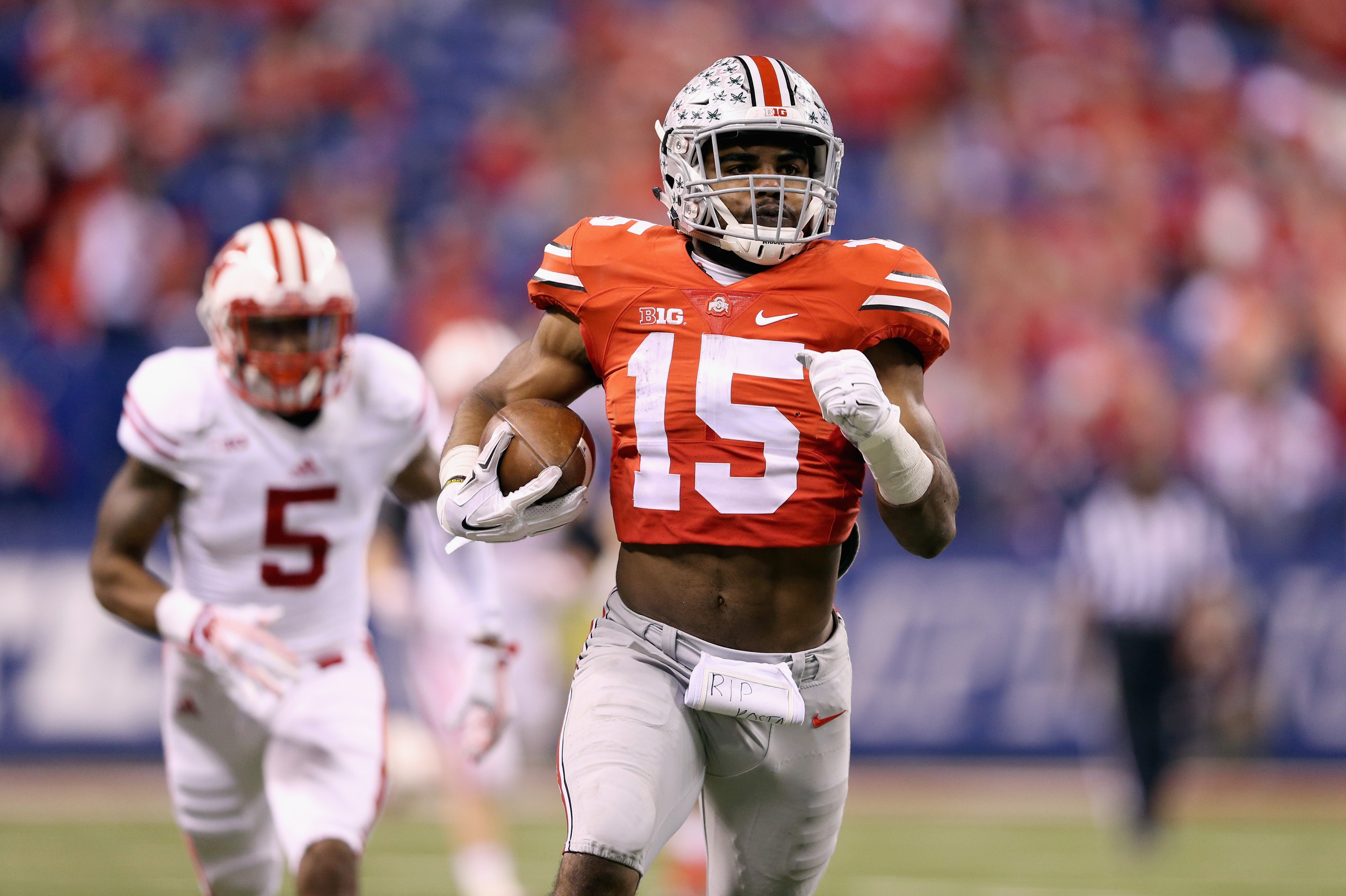 WATCH Ezekiel Elliott Hurdle Player And Run For 54 Yards
