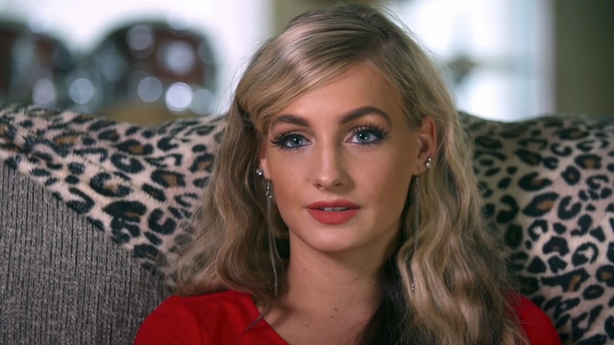 PHOTOS Moriah Plath Praised After Posing In Bikini With Boyfriend QNewsHub