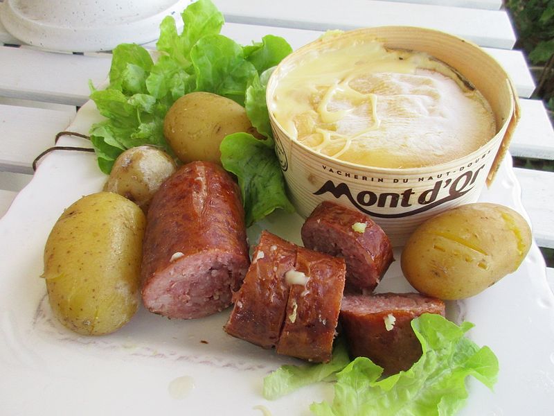 HautDoubs. Saugeais. Saucisse de Morteau et Mont d'Or font bon ménage