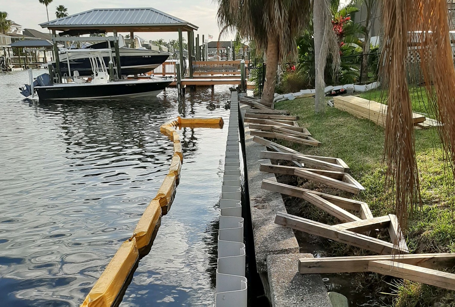 Vinyl & Composite Seawalls in Apollo Beach,Gibsonton,Ruskin,Tampa