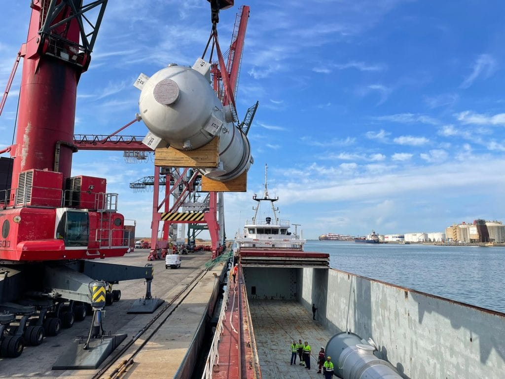 Project logistics successfully transporting heavy cargo Hecksher