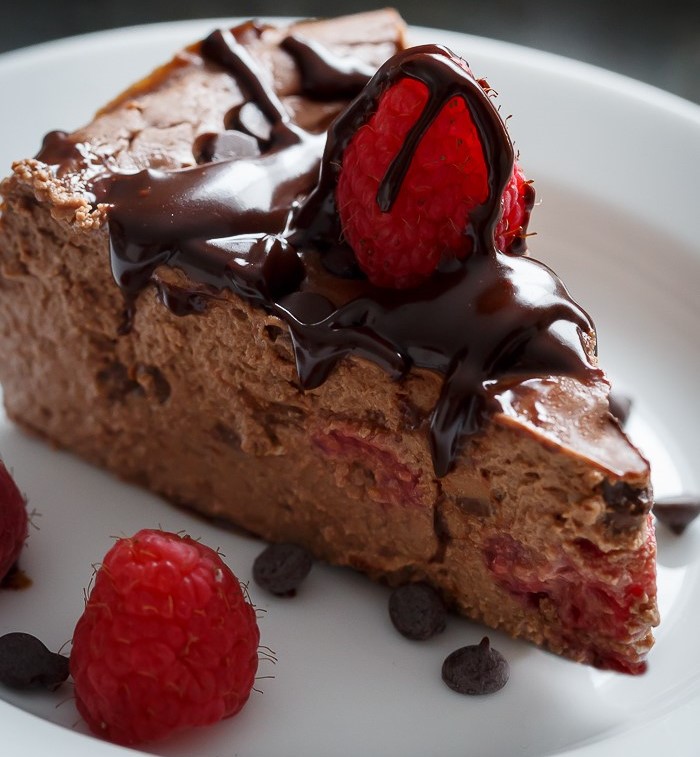 Recept ta čokoladni cheesecake z malinami ima le 89 kalorij