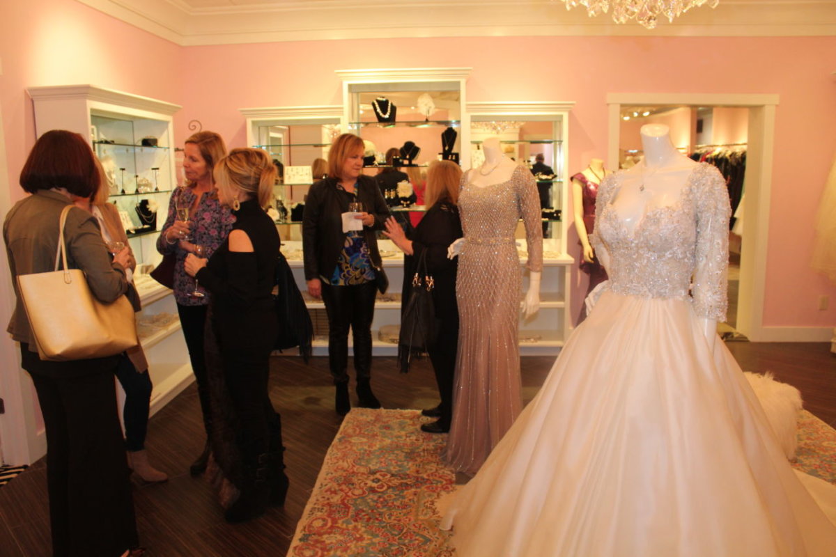 Van Cleve arrives in style at new Paoli site Greek Portal Hellenic News of America