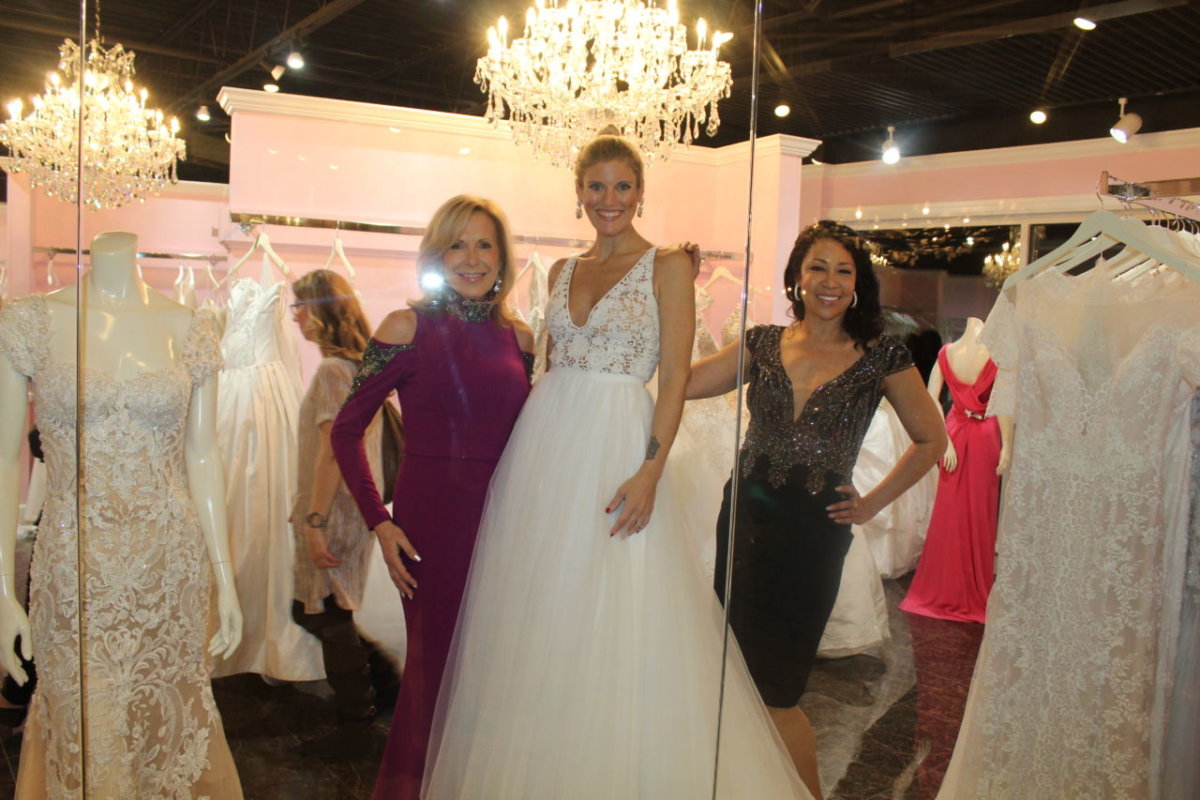 Van Cleve arrives in style at new Paoli site Greek Portal Hellenic News of America