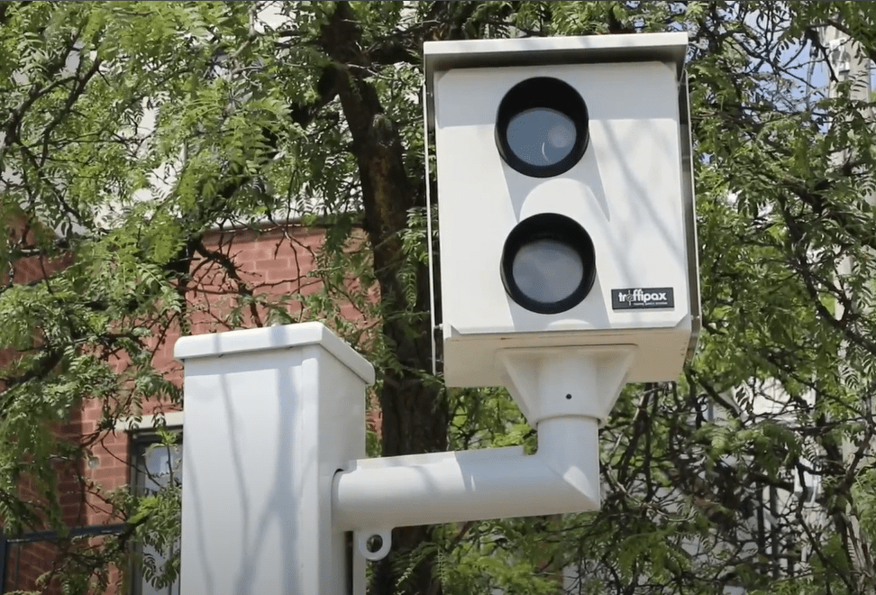 Does Alpharetta have red light cameras? Hello Alpharetta, GA