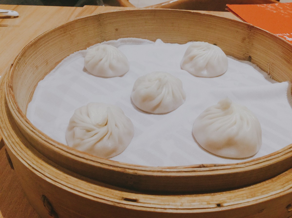 Golden Lava Salted Egg Yolk Buns? Din Tai Fung in Mandaluyong Hello