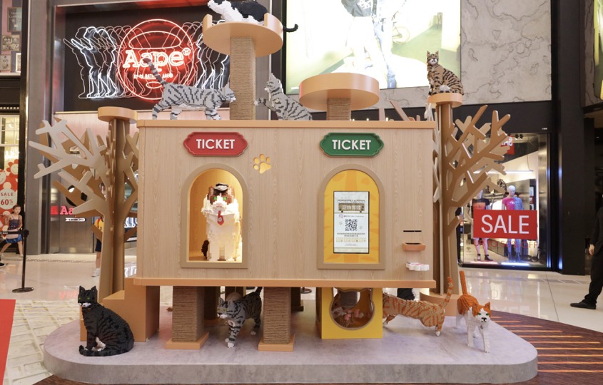 A petfriendly train at YOHO MALL, joined with 100 pets, marketplace