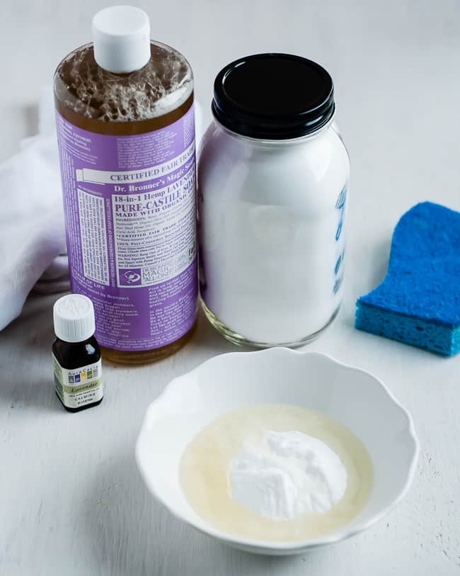 10 DIY Natural Bathroom Cleaners HelloGlow.co
