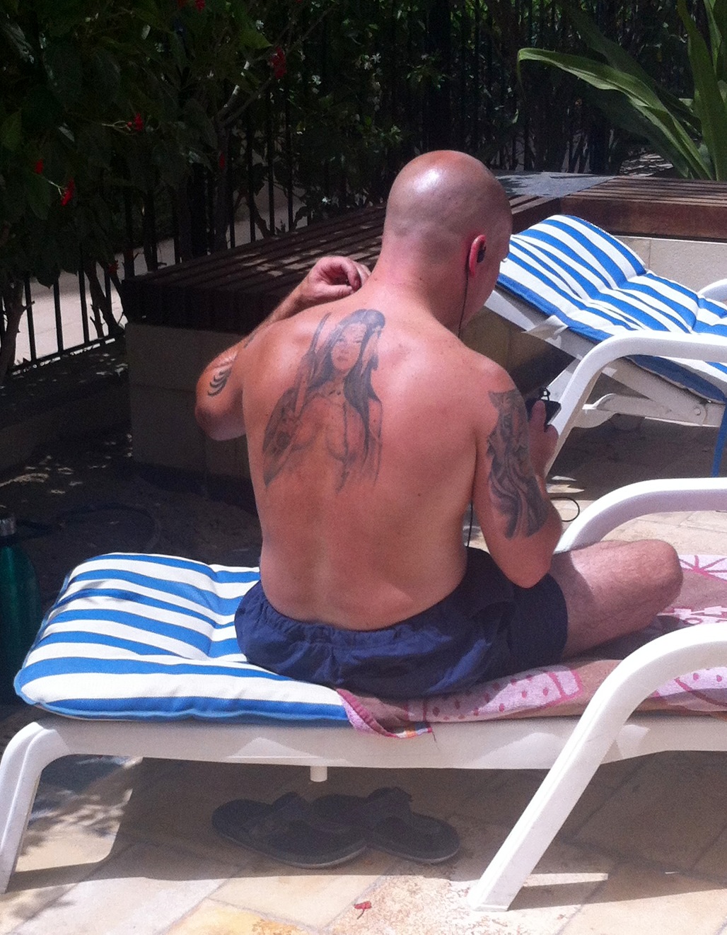 L Homme Tatoue Hellohelwe