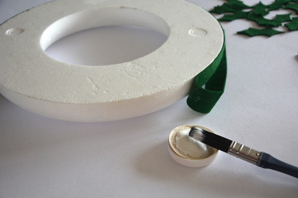 Felt Christmas wreath Hello! Hooray!