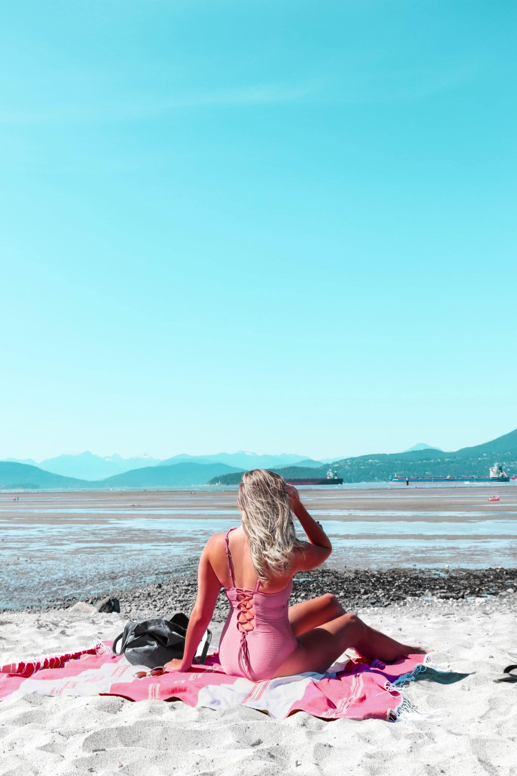 10 Tips for Applying SelfTanner Without Streaks Hello, let's glow