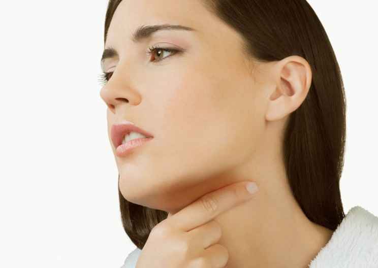 Scratchy Throat Symptoms, Causes, Home Remedies, Contagious