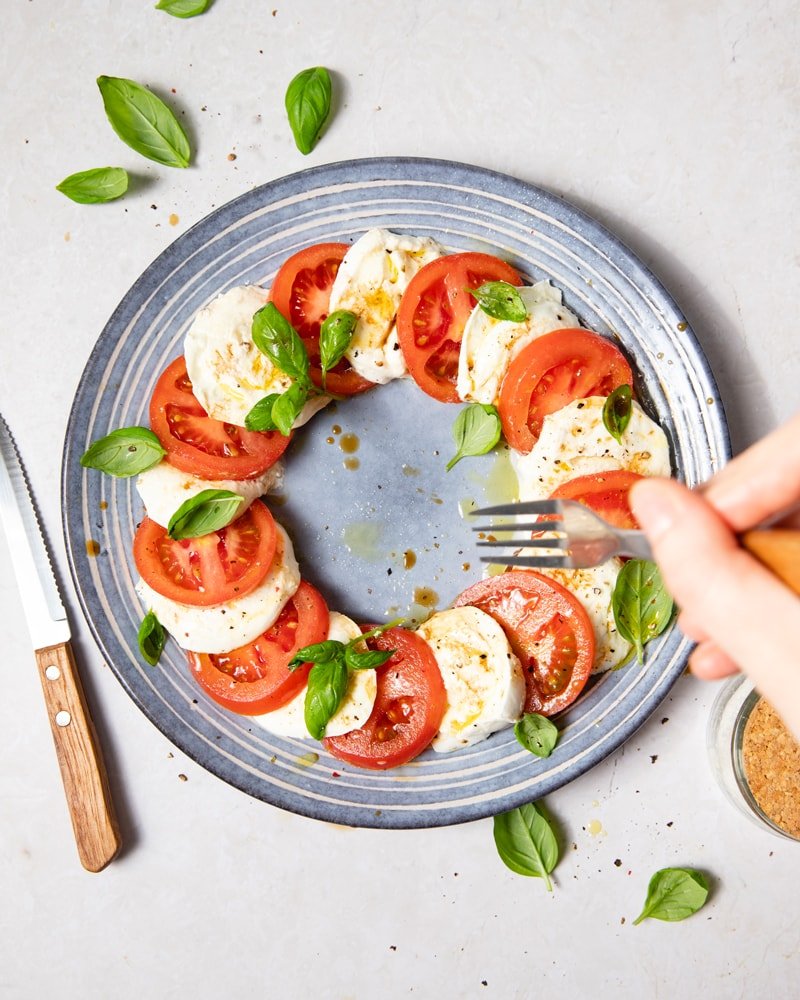 La véritable recette de la salade Caprese italienne ! hellonélo