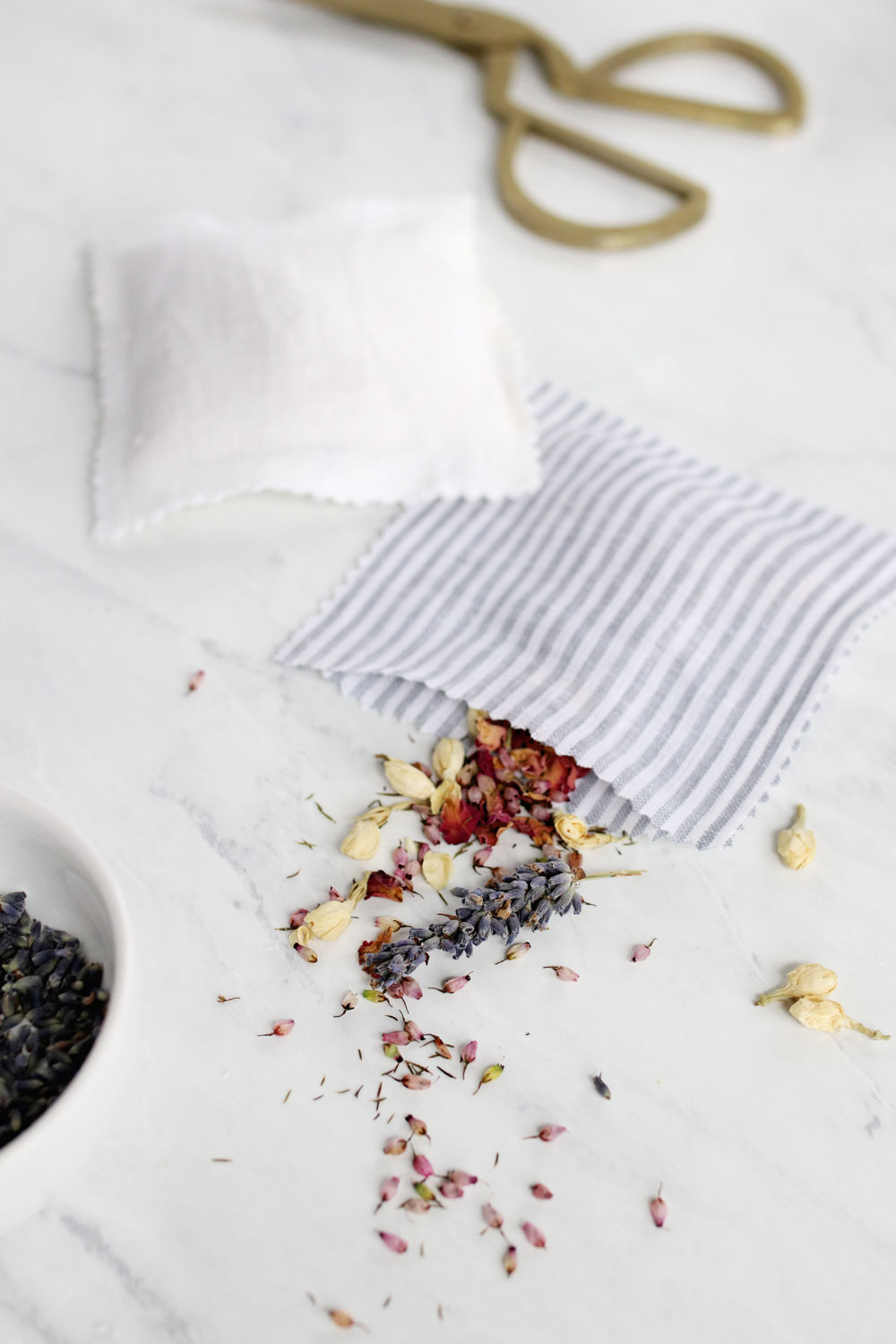 NoSew DIY Herbal Sachets for Drawers + Laundry Hello Nest