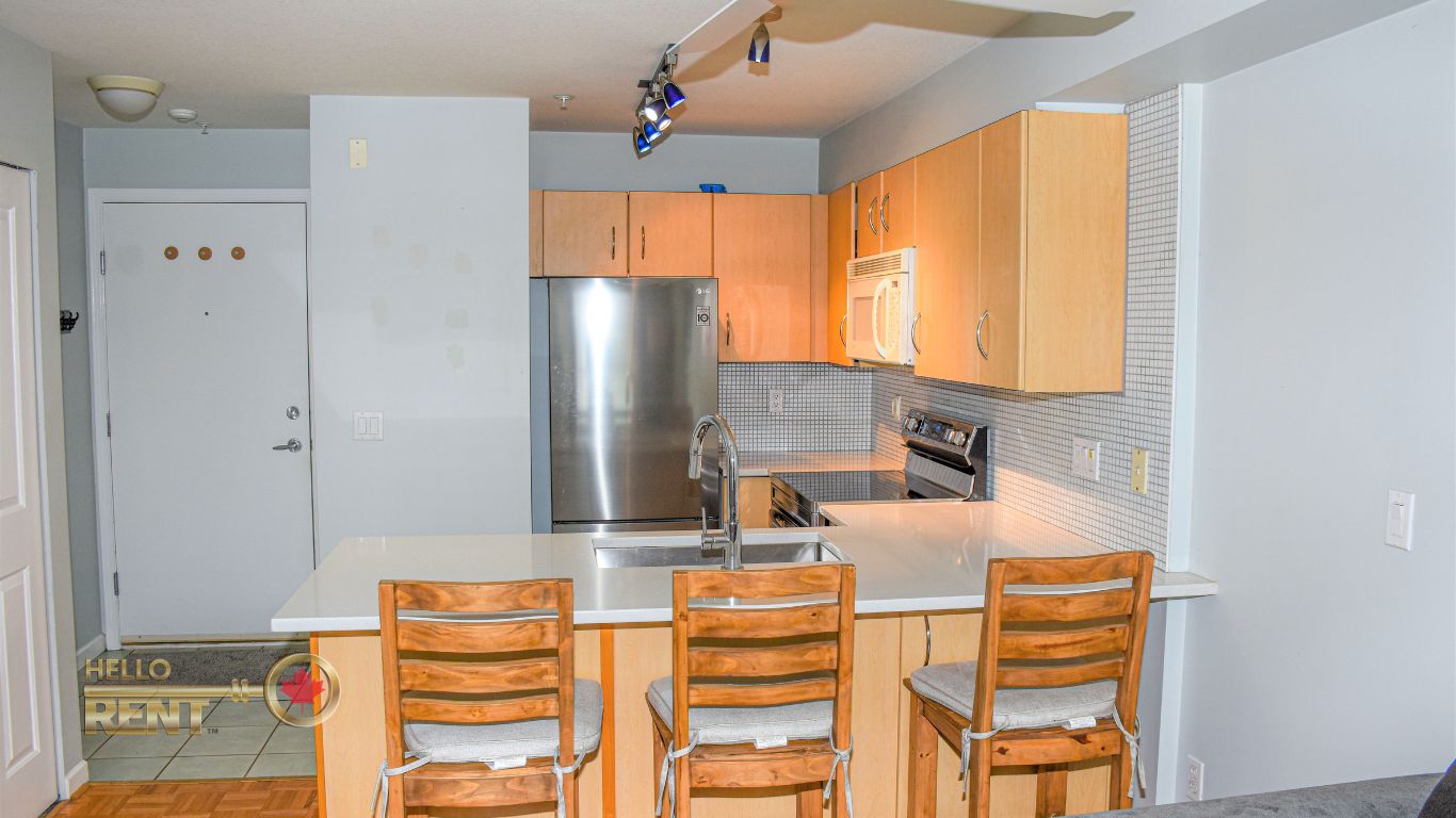 SHIPYARDS FURNISHED SUITE 332 Lonsdale Avenue, North Vancouver Condo