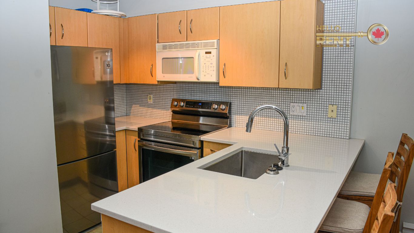 SHIPYARDS FURNISHED SUITE 332 Lonsdale Avenue, North Vancouver Condo