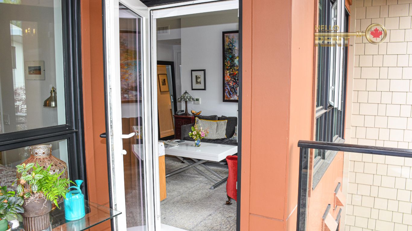 THE CONNAUGHT IN EDGEMONT VILLAGE 3220 Connaught Cres North Vancouver