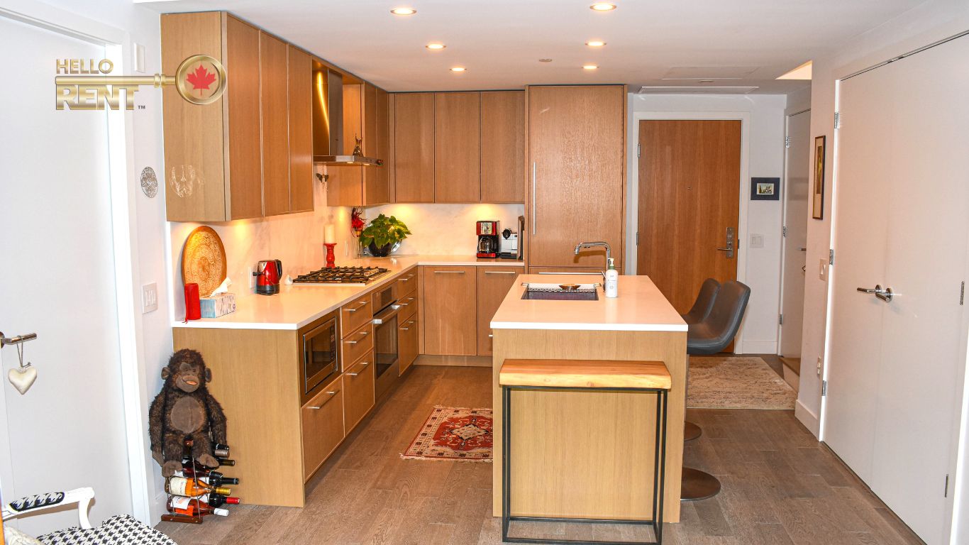 THE CONNAUGHT IN EDGEMONT VILLAGE 3220 Connaught Cres North Vancouver