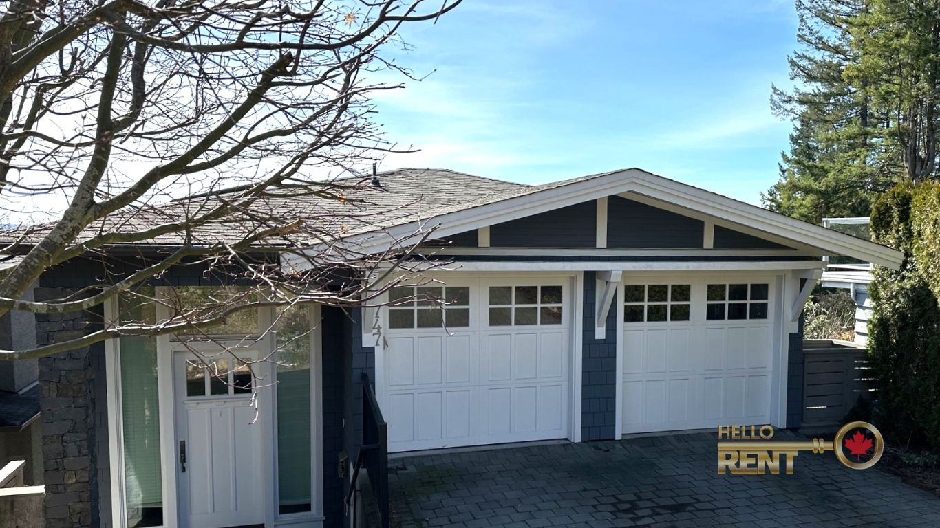 FAMILY HOME IN EDGEMONT VILLAGE 747 Westmoreland Crescent North